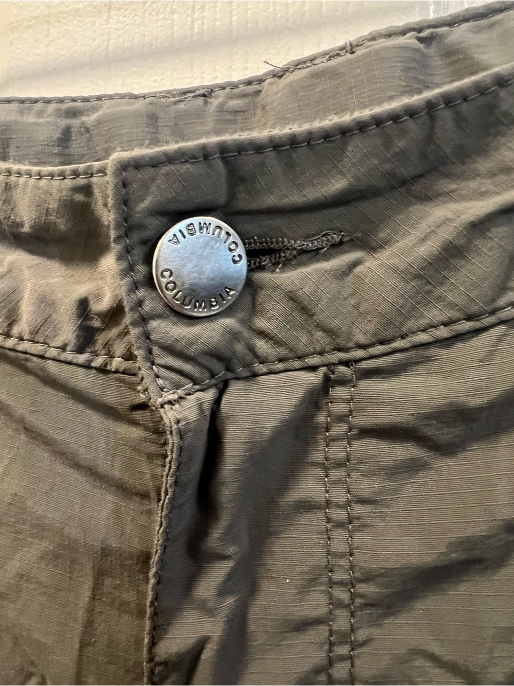 Women's Columbia Gray Convertible Hiking Pants, Size 8. - Picture 5 of 7
